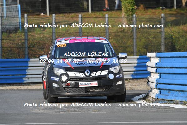 http://v2.adecom-photo.com/images//1.RALLYCROSS/2024/RALYYCROSS_MAYENNE_2024/FEMININE_FFSA_TWINGO/DELAUNAY_Audrey/18A_6018.JPG