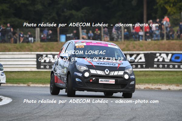http://v2.adecom-photo.com/images//1.RALLYCROSS/2024/RALYYCROSS_MAYENNE_2024/FEMININE_FFSA_TWINGO/DELAUNAY_Audrey/18A_6550.JPG