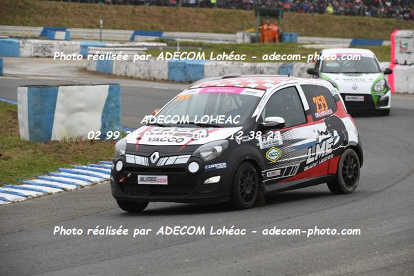 http://v2.adecom-photo.com/images//1.RALLYCROSS/2024/RALYYCROSS_MAYENNE_2024/FEMININE_FFSA_TWINGO/DELAUNAY_Audrey/18A_7757.JPG