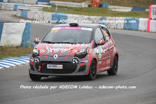 http://v2.adecom-photo.com/images//1.RALLYCROSS/2024/RALYYCROSS_MAYENNE_2024/FEMININE_FFSA_TWINGO/DROUET_Angelique/18A_7747.JPG