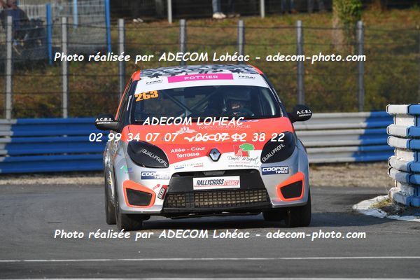 http://v2.adecom-photo.com/images//1.RALLYCROSS/2024/RALYYCROSS_MAYENNE_2024/FEMININE_FFSA_TWINGO/POTTIER_Louna/18A_6045.JPG