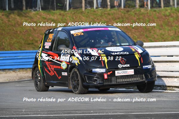 http://v2.adecom-photo.com/images//1.RALLYCROSS/2024/RALYYCROSS_MAYENNE_2024/FEMININE_FFSA_TWINGO/SEIGNARD_Melanie/18A_5999.JPG