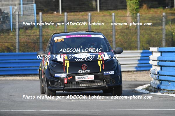 http://v2.adecom-photo.com/images//1.RALLYCROSS/2024/RALYYCROSS_MAYENNE_2024/FEMININE_FFSA_TWINGO/SEIGNARD_Melanie/18A_6013.JPG
