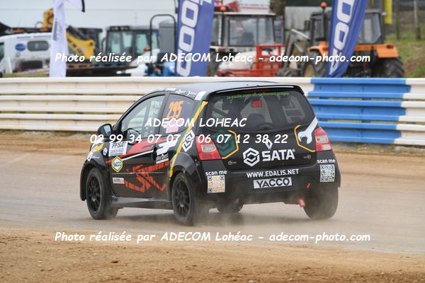 http://v2.adecom-photo.com/images//1.RALLYCROSS/2024/RALYYCROSS_MAYENNE_2024/FEMININE_FFSA_TWINGO/SEIGNARD_Melanie/18A_7183.JPG