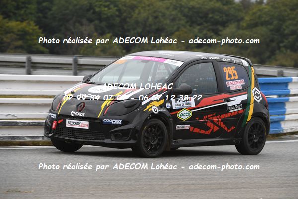 http://v2.adecom-photo.com/images//1.RALLYCROSS/2024/RALYYCROSS_MAYENNE_2024/FEMININE_FFSA_TWINGO/SEIGNARD_Melanie/18A_7188.JPG