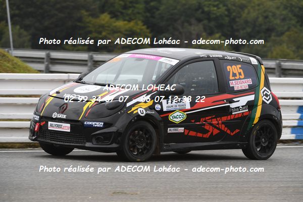 http://v2.adecom-photo.com/images//1.RALLYCROSS/2024/RALYYCROSS_MAYENNE_2024/FEMININE_FFSA_TWINGO/SEIGNARD_Melanie/18A_7189.JPG