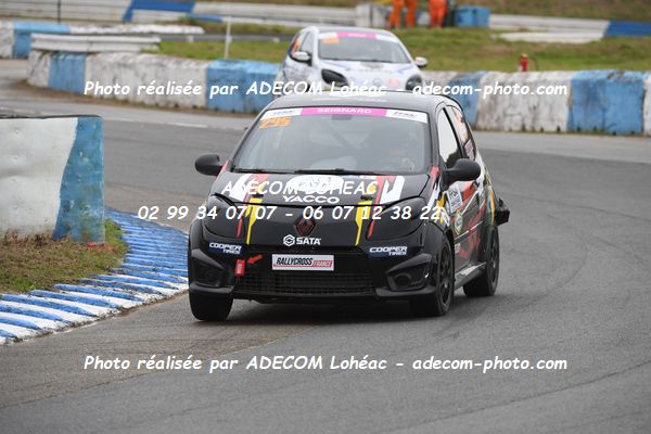 http://v2.adecom-photo.com/images//1.RALLYCROSS/2024/RALYYCROSS_MAYENNE_2024/FEMININE_FFSA_TWINGO/SEIGNARD_Melanie/18A_7774.JPG