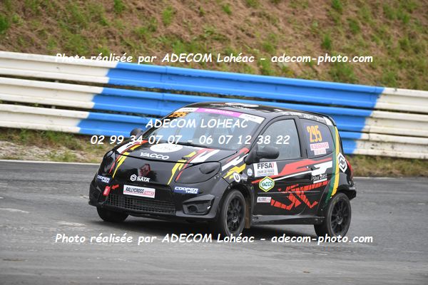 http://v2.adecom-photo.com/images//1.RALLYCROSS/2024/RALYYCROSS_MAYENNE_2024/FEMININE_FFSA_TWINGO/SEIGNARD_Melanie/18A_7776.JPG