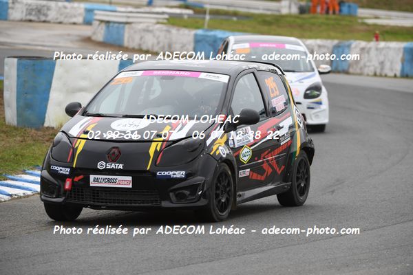 http://v2.adecom-photo.com/images//1.RALLYCROSS/2024/RALYYCROSS_MAYENNE_2024/FEMININE_FFSA_TWINGO/SEIGNARD_Melanie/18A_7796.JPG