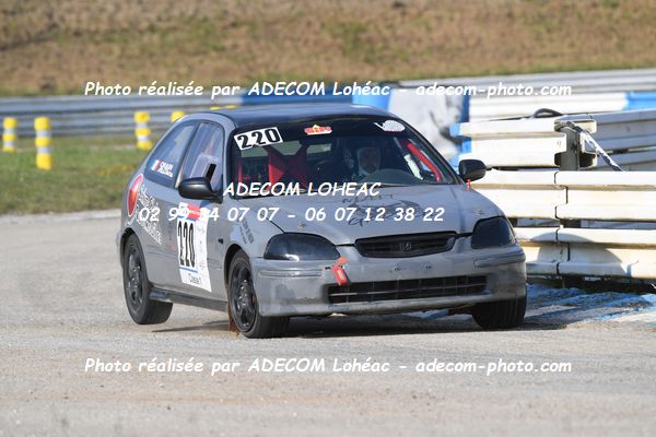 http://v2.adecom-photo.com/images//3.FOL'CAR/2023/FOL_CAR_MAYENNE_2023/ORAIN_Matthieu_LESAGE_Laurent/30A_9508.JPG