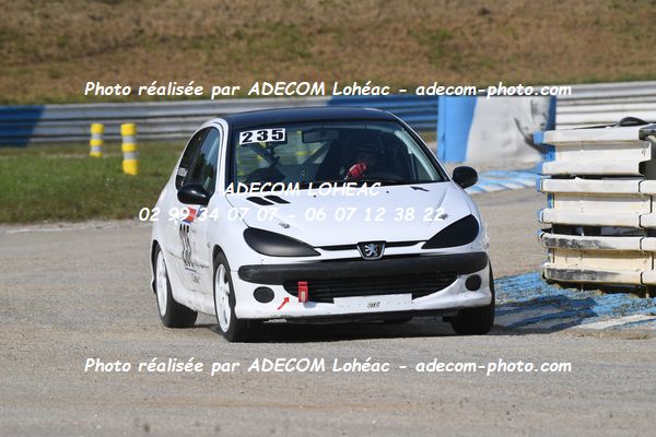 http://v2.adecom-photo.com/images//3.FOL'CAR/2023/FOL_CAR_MAYENNE_2023/POUDEROUX_Xavier/30A_9000.JPG