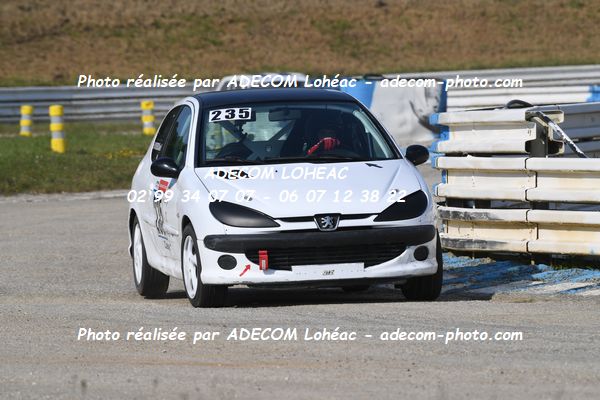 http://v2.adecom-photo.com/images//3.FOL'CAR/2023/FOL_CAR_MAYENNE_2023/POUDEROUX_Xavier/30A_9049.JPG