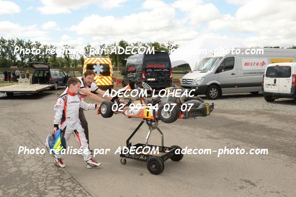 http://v2.adecom-photo.com/images//4.KARTING/2021/CHAMPIONNAT_DE_LIGUE_LOHEAC_2021/CADETS/NEVEU_Nolan/31E_0325.JPG