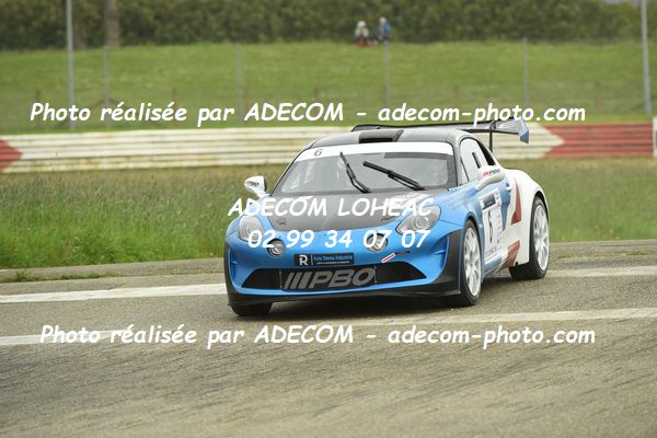 http://v2.adecom-photo.com/images//5.RALLYE/2024/RALLYE_DE_LOHEAC_2024/BORDAGARAY_Jeremy_RENAULT_Pierre/86A_7925.JPG