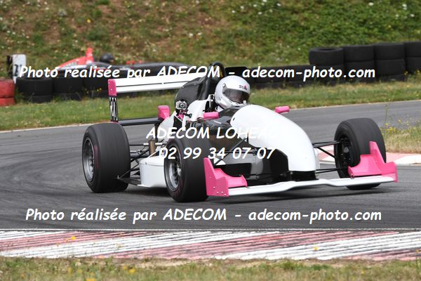 http://v2.adecom-photo.com/images//7.SLALOM/2023/15_SLALOM_LOHEAC_2023/BILLAUT_Stephanie/47A_7963.JPG