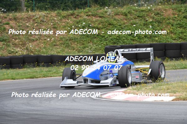 http://v2.adecom-photo.com/images//7.SLALOM/2023/15_SLALOM_LOHEAC_2023/SUARD_Romain/47A_7953.JPG