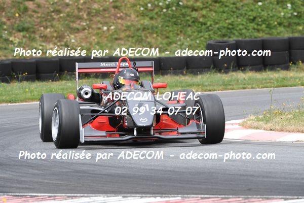 http://v2.adecom-photo.com/images//7.SLALOM/2023/15_SLALOM_LOHEAC_2023/TAVIAUX_Benoit/47A_7969.JPG