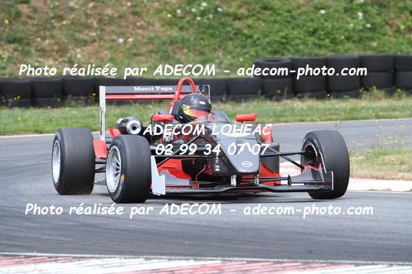 http://v2.adecom-photo.com/images//7.SLALOM/2023/15_SLALOM_LOHEAC_2023/TAVIAUX_Benoit/47A_7982.JPG