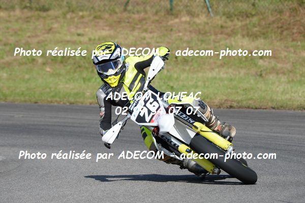 http://v2.adecom-photo.com/images//8.MOTO/2019/SUPERMOTARD_LOHEAC_2019/CATEGORIE_S3/CHAMBON_Jules/47A_4321.JPG
