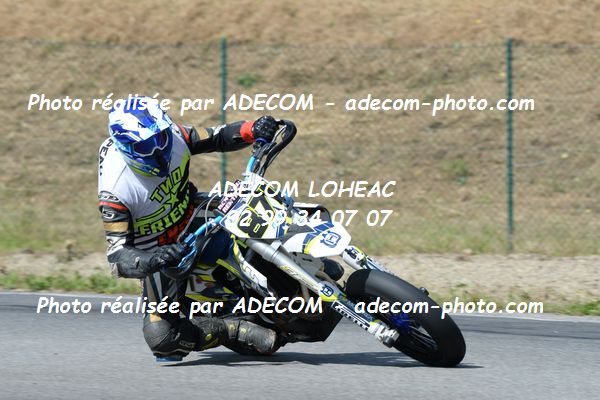 http://v2.adecom-photo.com/images//8.MOTO/2019/SUPERMOTARD_LOHEAC_2019/CHALLENGER/CHAPEAU_Romain/47A_4765.JPG
