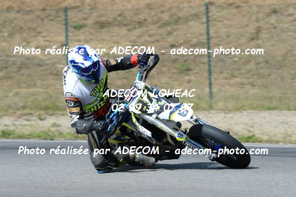 http://v2.adecom-photo.com/images//8.MOTO/2019/SUPERMOTARD_LOHEAC_2019/CHALLENGER/CHAPEAU_Romain/47A_4802.JPG