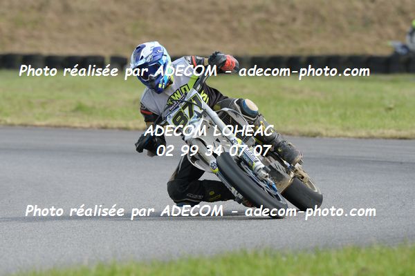 http://v2.adecom-photo.com/images//8.MOTO/2019/SUPERMOTARD_LOHEAC_2019/CHALLENGER/CHAPEAU_Romain/47A_7088.JPG