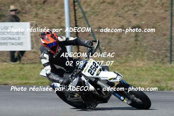 http://v2.adecom-photo.com/images//8.MOTO/2019/SUPERMOTARD_LOHEAC_2019/CHALLENGER/VILACA_Alexandre/47A_4676.JPG