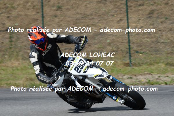 http://v2.adecom-photo.com/images//8.MOTO/2019/SUPERMOTARD_LOHEAC_2019/CHALLENGER/VILACA_Alexandre/47A_4688.JPG