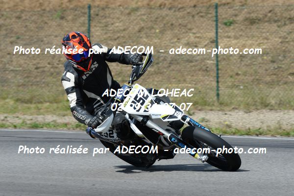 http://v2.adecom-photo.com/images//8.MOTO/2019/SUPERMOTARD_LOHEAC_2019/CHALLENGER/VILACA_Alexandre/47A_4729.JPG