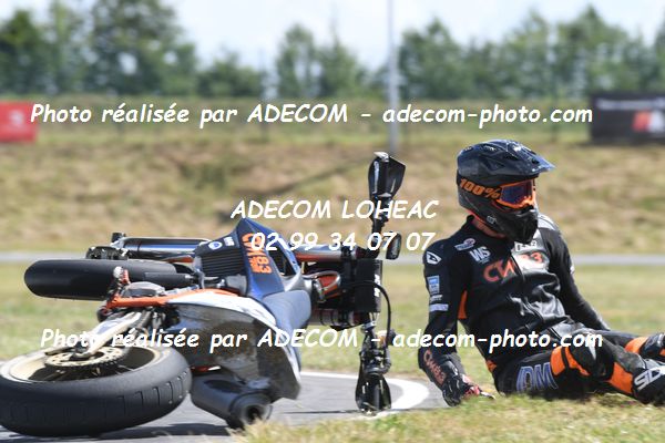 http://v2.adecom-photo.com/images//8.MOTO/2022/9_SUPERMOTARD_LOHEAC_2022/AMBIANCE_DIVERS/83A_0108.JPG