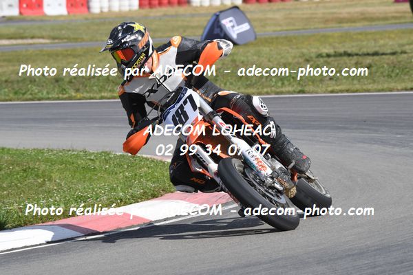 http://v2.adecom-photo.com/images//8.MOTO/2022/9_SUPERMOTARD_LOHEAC_2022/CATEGORIE_CHALLENGER/DESCHAMPS_Aurelien/83A_0662.JPG