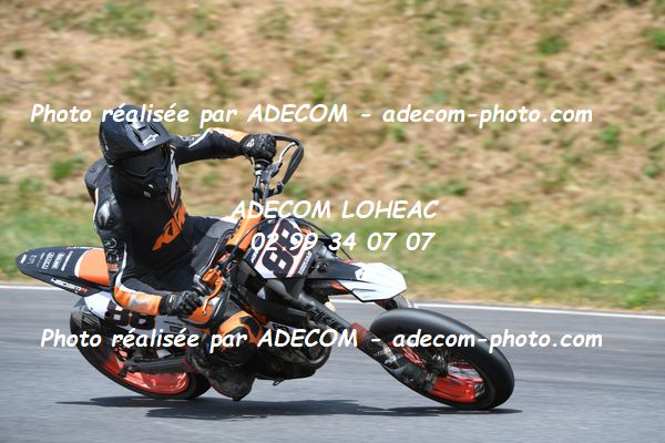 http://v2.adecom-photo.com/images//8.MOTO/2023/10_SUPERMOTARD_LOHEAC_2023/CHALLENGER/TROUVERIE_Tristan/41A_8024.JPG