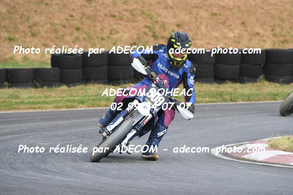 http://v2.adecom-photo.com/images//8.MOTO/2023/10_SUPERMOTARD_LOHEAC_2023/VETERAN_FEMININE/CHOQUET_Chris/41A_5936.JPG