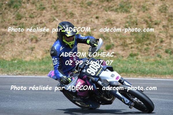 http://v2.adecom-photo.com/images//8.MOTO/2023/10_SUPERMOTARD_LOHEAC_2023/VETERAN_FEMININE/CHOQUET_Chris/41A_7758.JPG