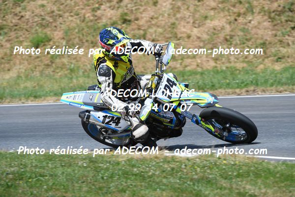 http://v2.adecom-photo.com/images//8.MOTO/2023/10_SUPERMOTARD_LOHEAC_2023/VETERAN_FEMININE/GIRAUD_Rochon/41A_7729.JPG