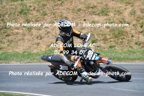 http://v2.adecom-photo.com/images//8.MOTO/2023/10_SUPERMOTARD_LOHEAC_2023/VETERAN_FEMININE/MAZAUD_Francois/41A_7713.JPG