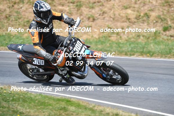 http://v2.adecom-photo.com/images//8.MOTO/2023/10_SUPERMOTARD_LOHEAC_2023/VETERAN_FEMININE/MAZAUD_Francois/41A_7885.JPG