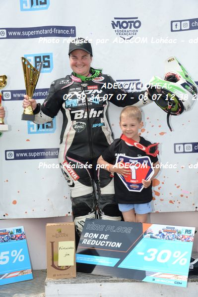 http://v2.adecom-photo.com/images//8.MOTO/2025/9_SUPERMOTARD_LOHEAC_2025/PODIUMS/54B_9908.JPG
